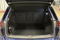 sininen Audi Q4 e-tron 2024 kuva 11.