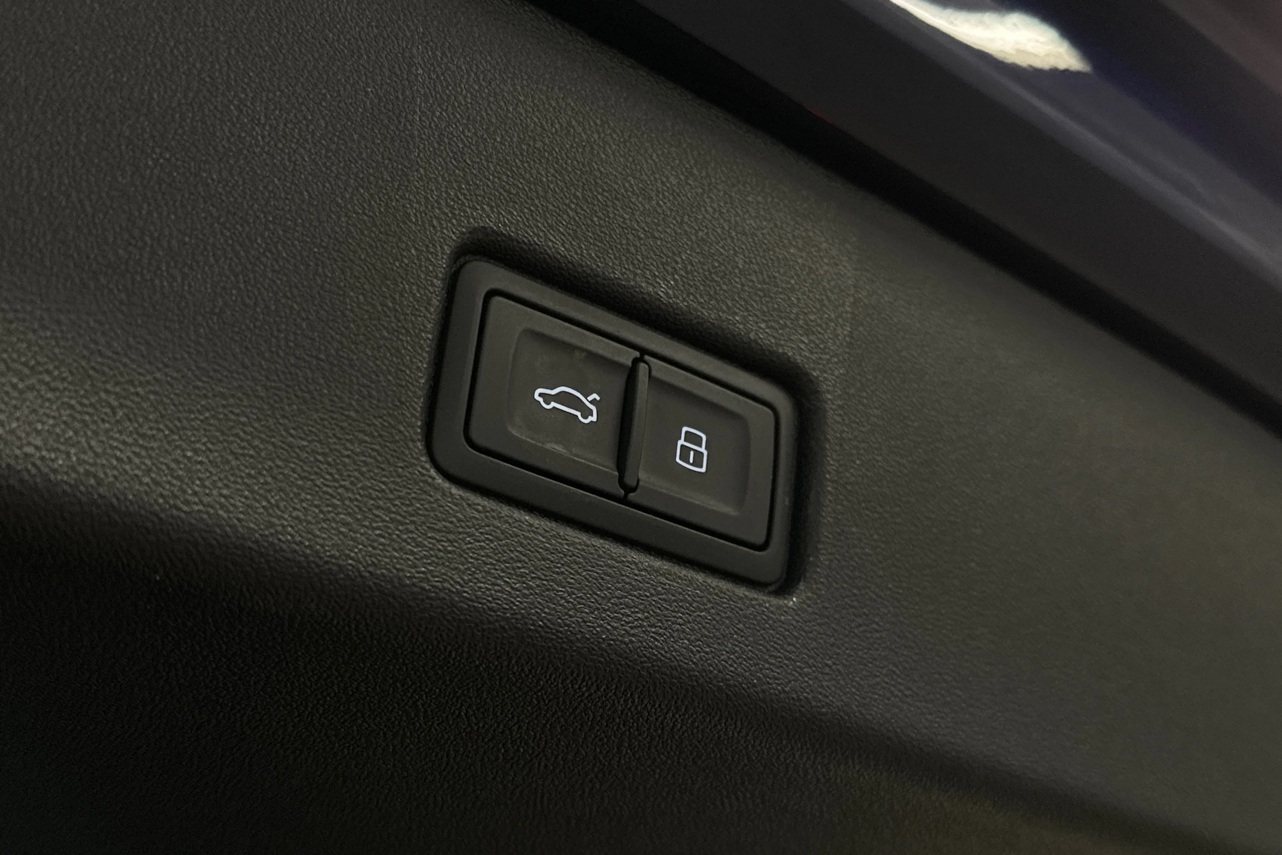 sininen Audi Q4 e-tron 2024 kuva 12.