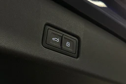 sininen Audi Q4 e-tron 2024 kuva 12.