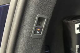 sininen Audi Q4 e-tron 2024 kuva 13.