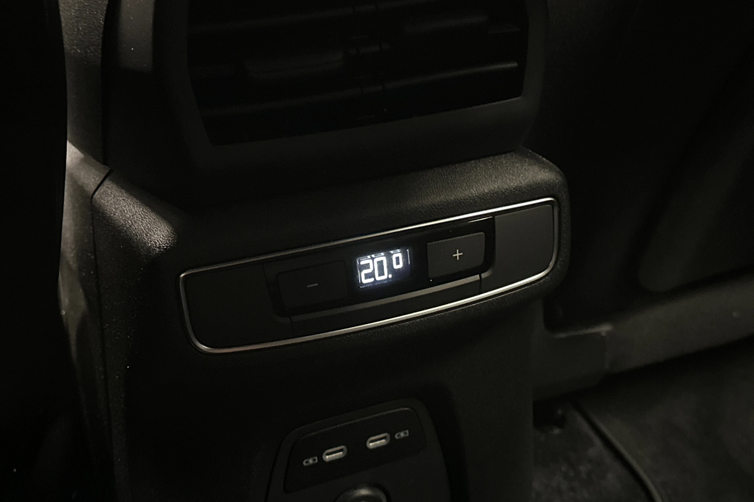 sininen Audi Q4 e-tron 2024 kuva 14.