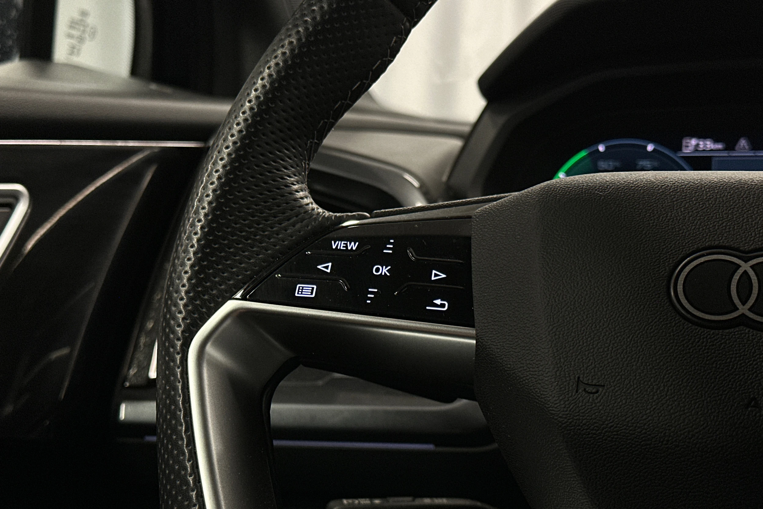 sininen Audi Q4 e-tron 2024 kuva 17.