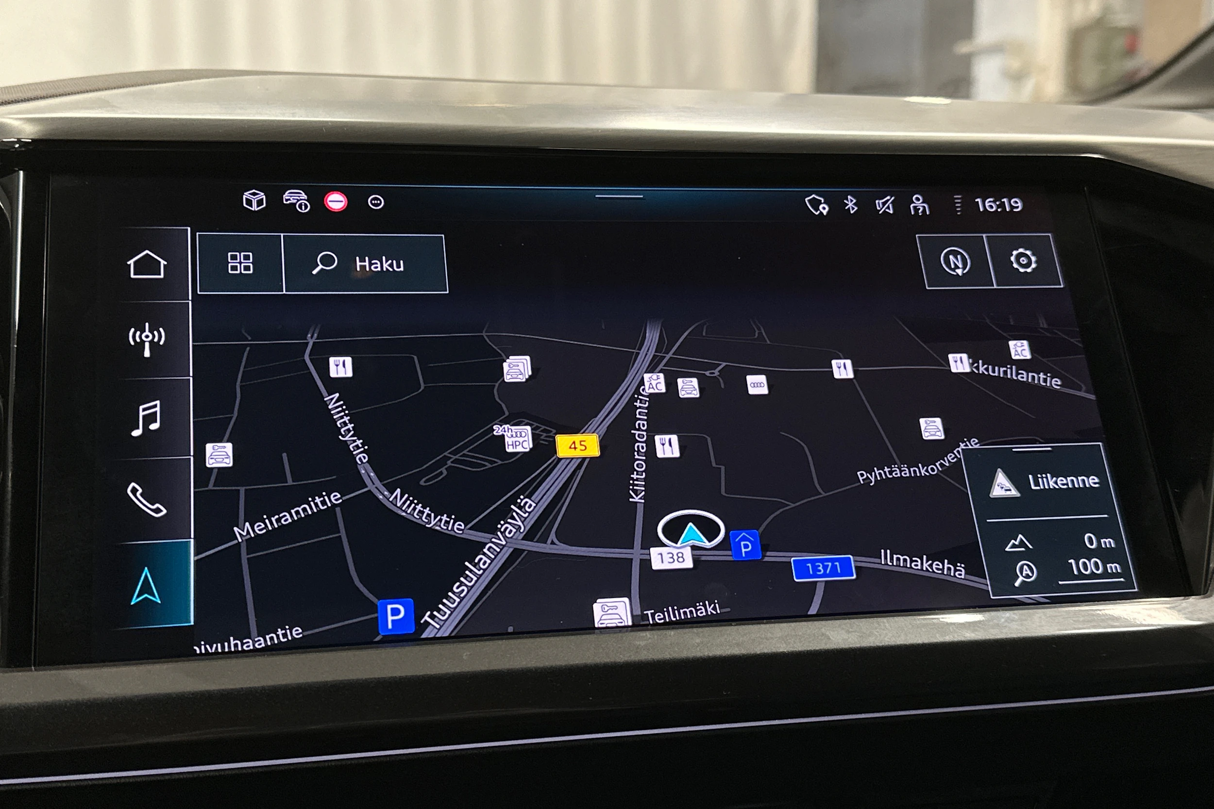 sininen Audi Q4 e-tron 2024 kuva 20.