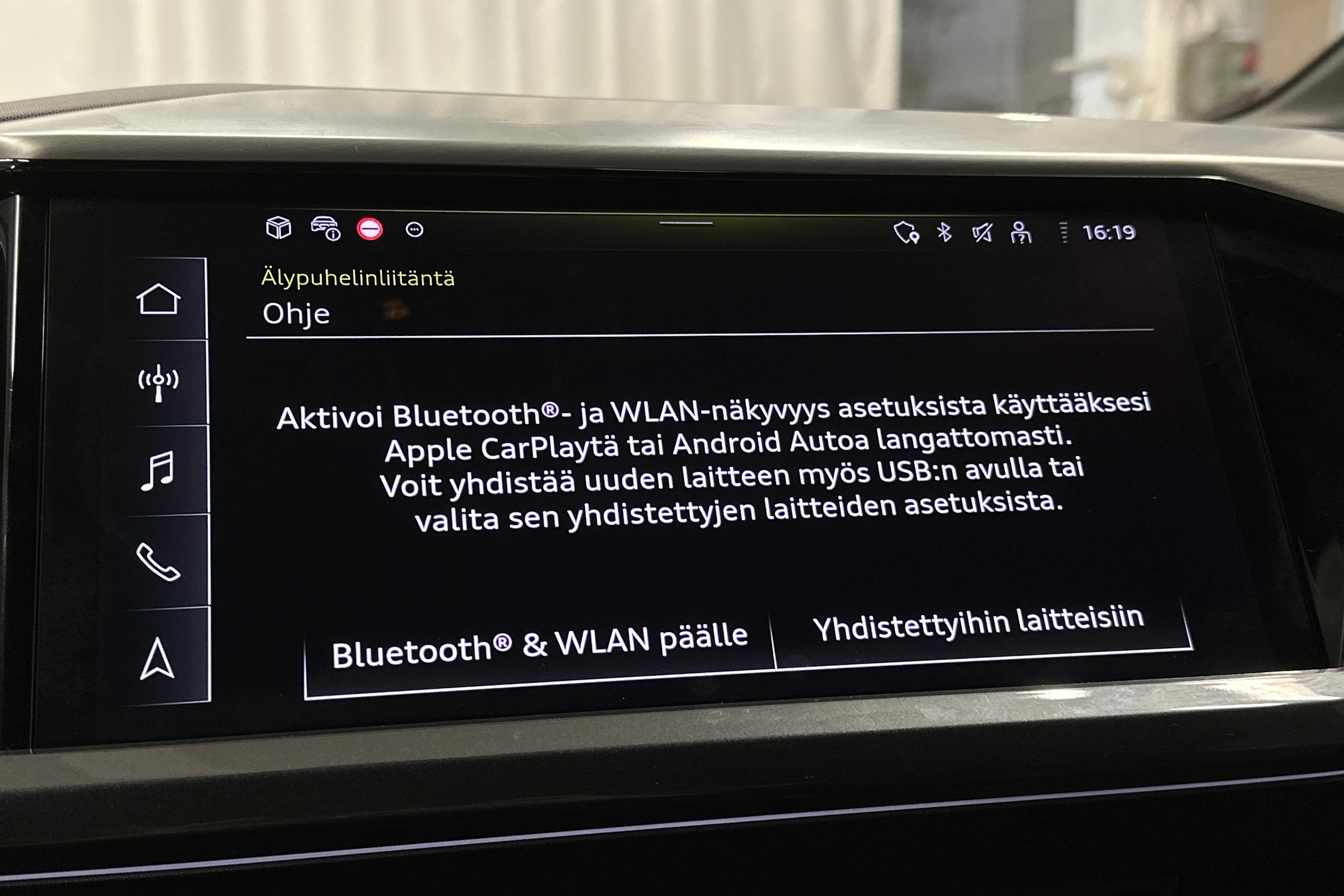 sininen Audi Q4 e-tron 2024 kuva 21.