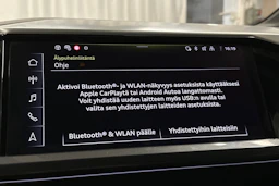 sininen Audi Q4 e-tron 2024 kuva 21.