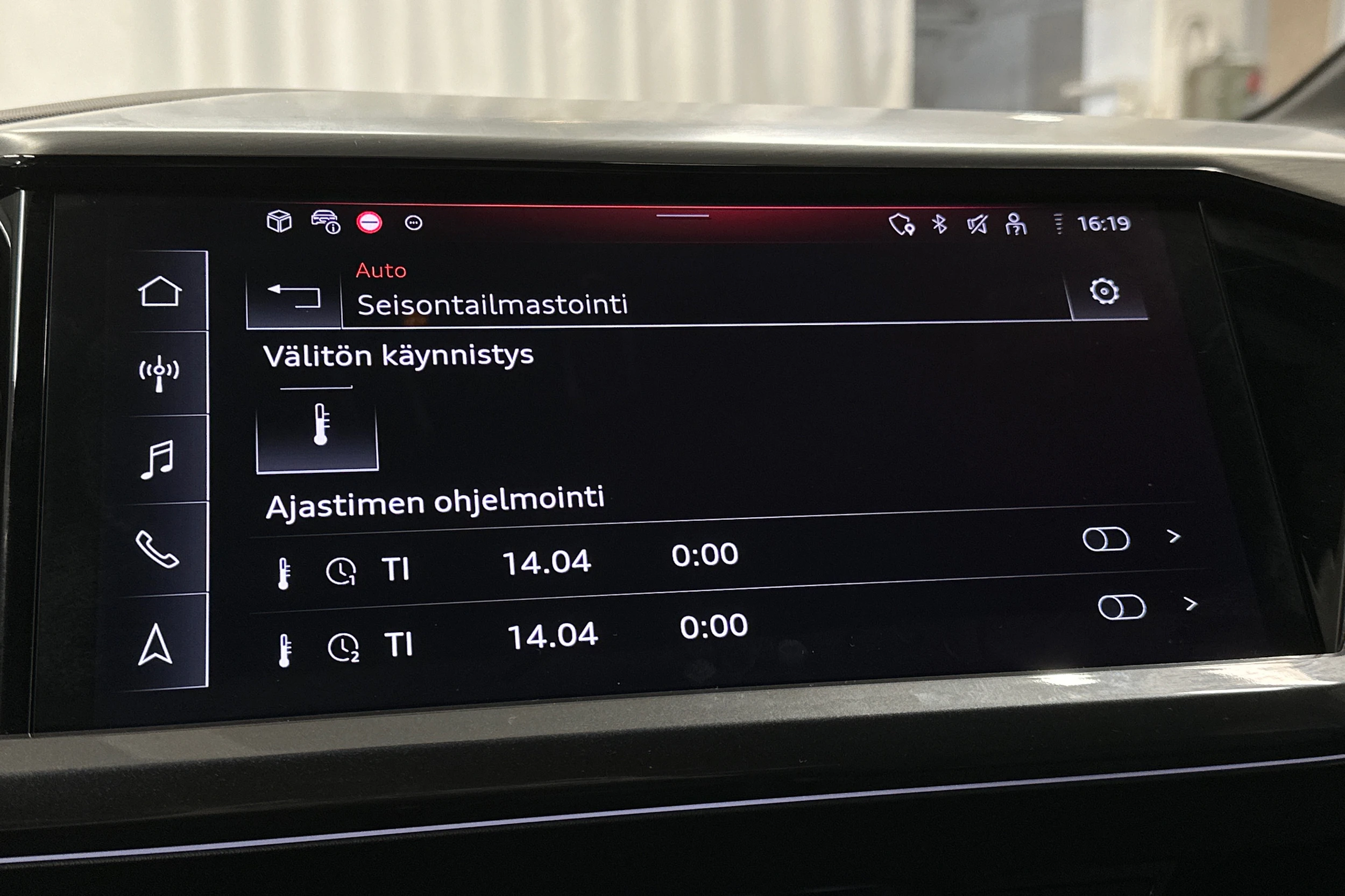 sininen Audi Q4 e-tron 2024 kuva 22.
