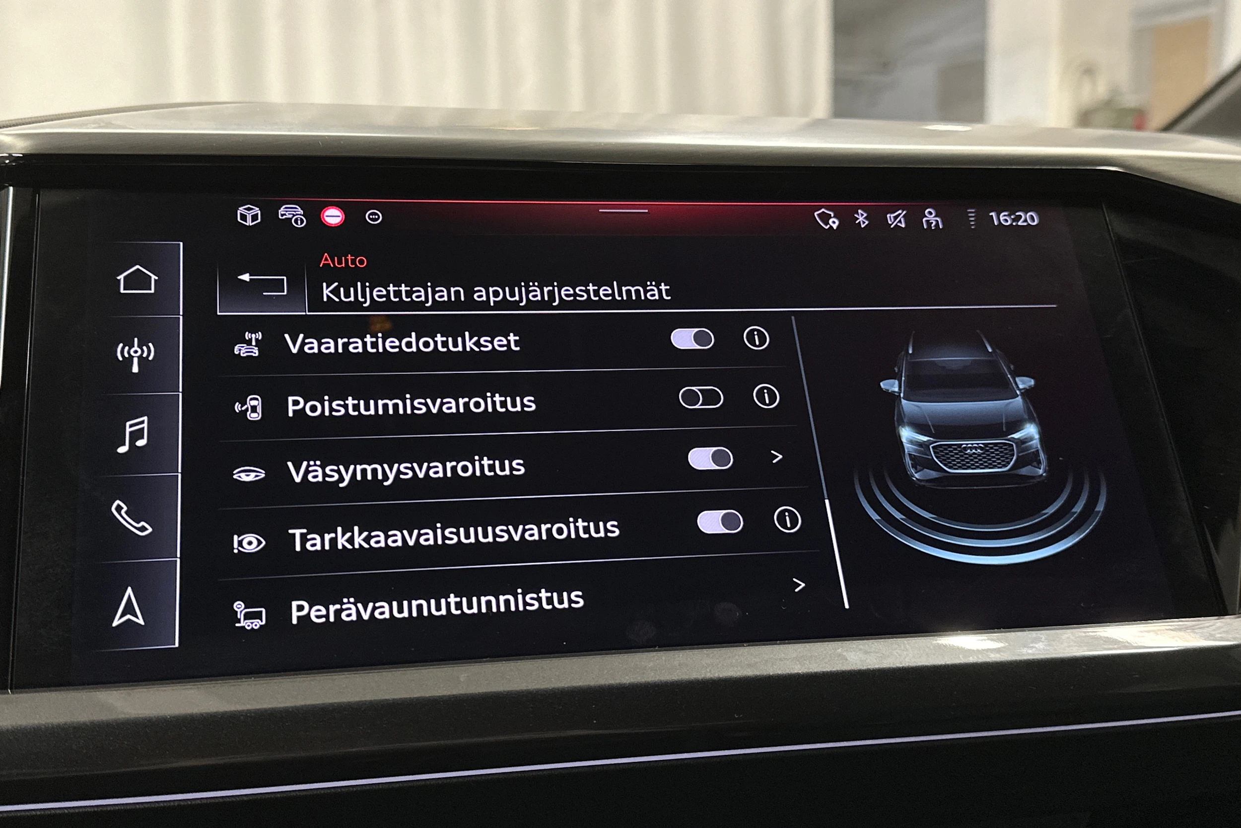 sininen Audi Q4 e-tron 2024 kuva 25.