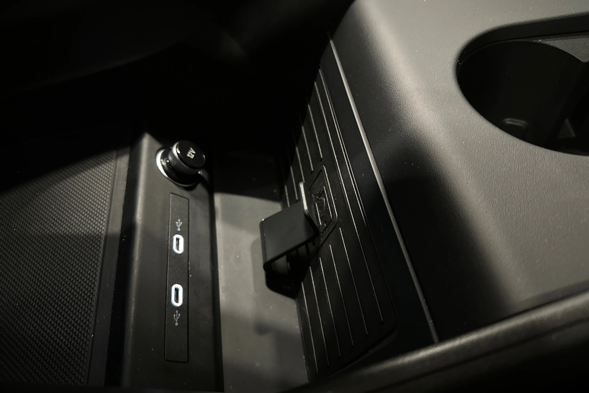 sininen Audi Q4 e-tron 2024 kuva 28.