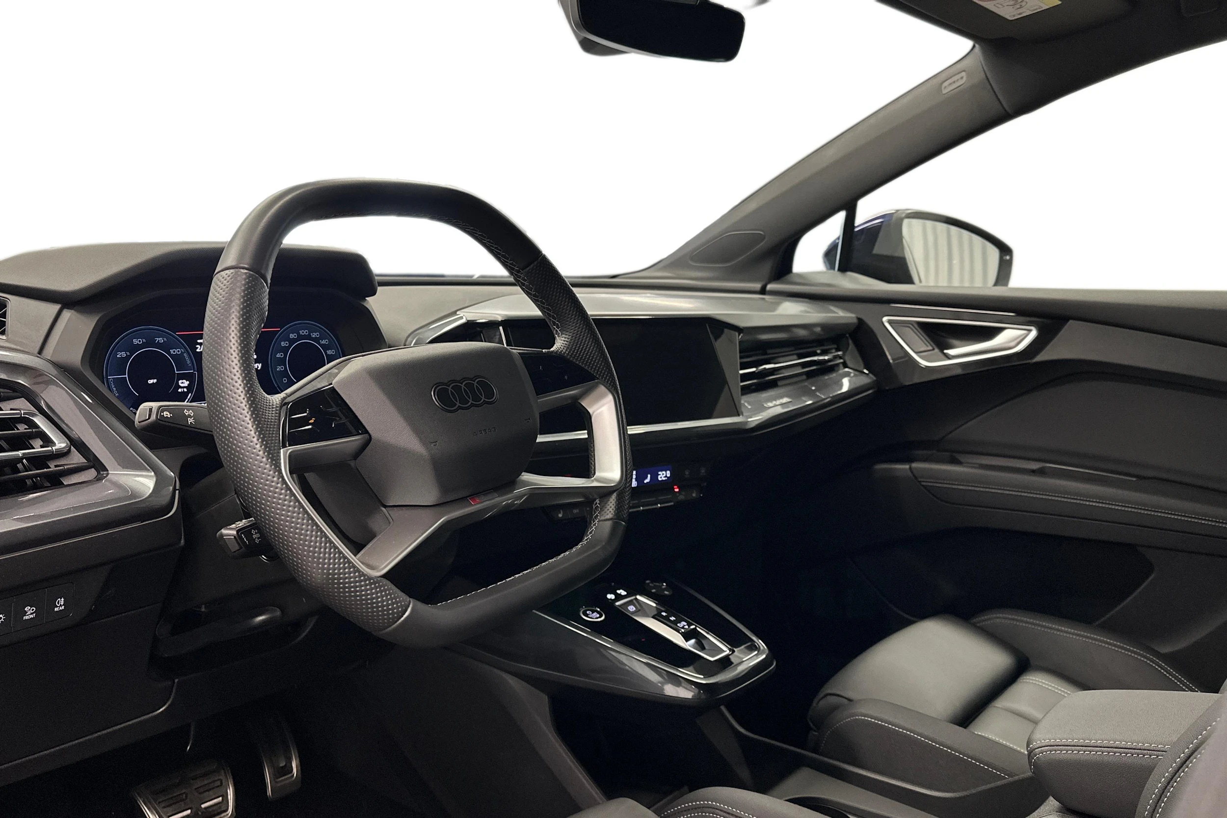 sininen Audi Q4 e-tron 2024 kuva 6.