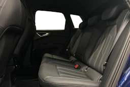 sininen Audi Q4 e-tron 2024 kuva 8.
