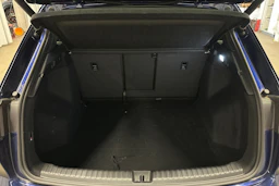 sininen Audi Q4 e-tron 2024 kuva 11.