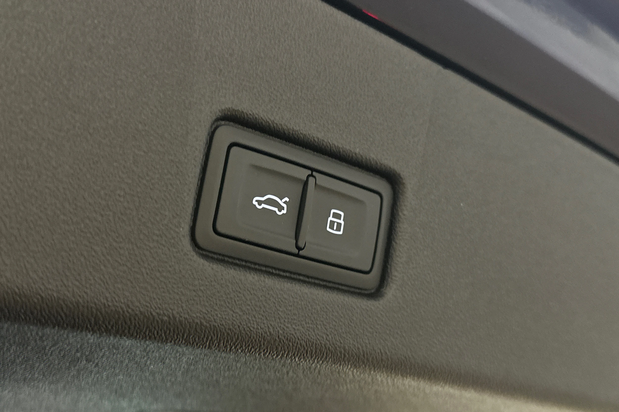 sininen Audi Q4 e-tron 2024 kuva 12.