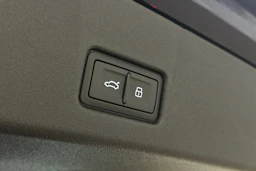 sininen Audi Q4 e-tron 2024 kuva 12.