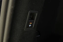 sininen Audi Q4 e-tron 2024 kuva 13.