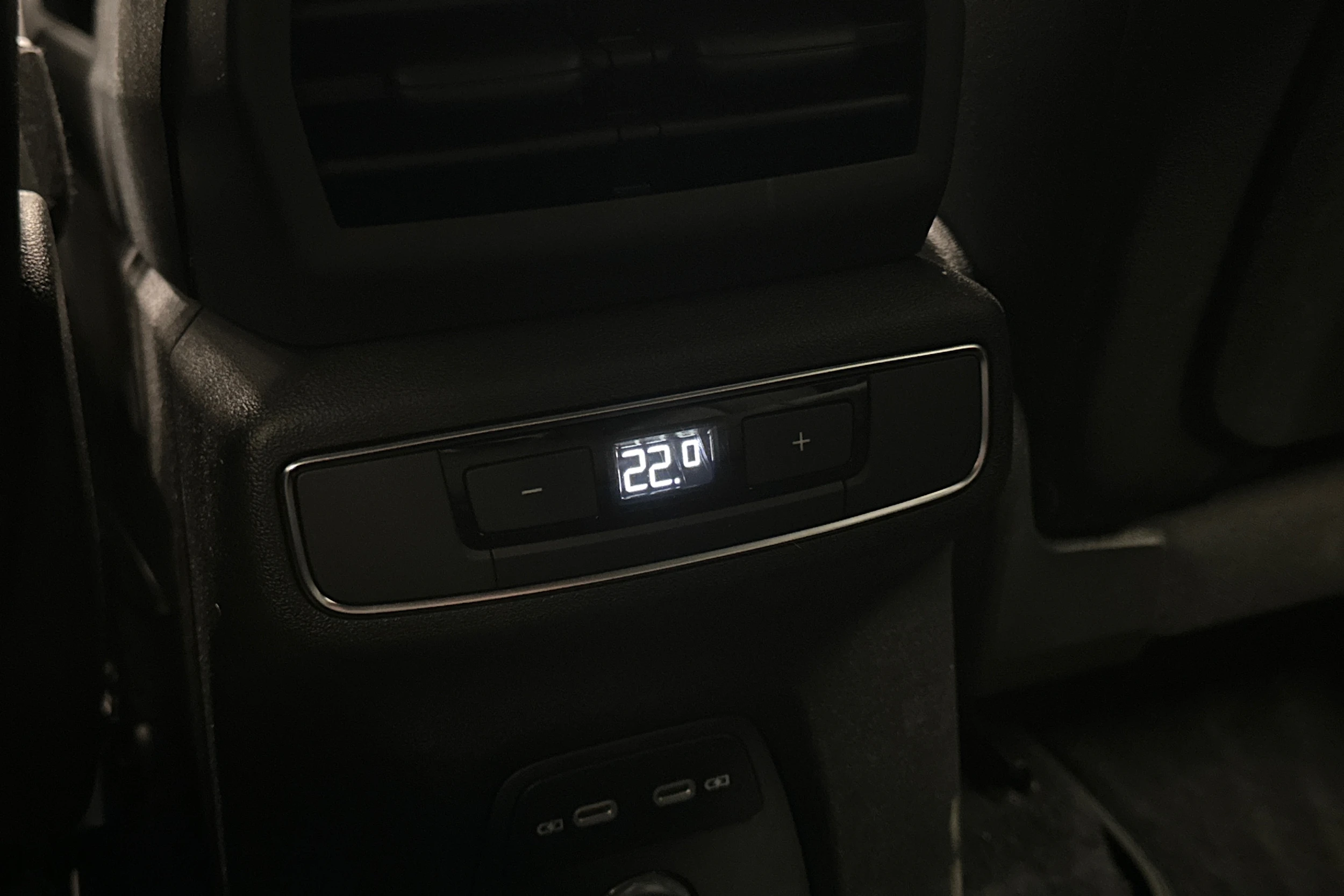 sininen Audi Q4 e-tron 2024 kuva 14.