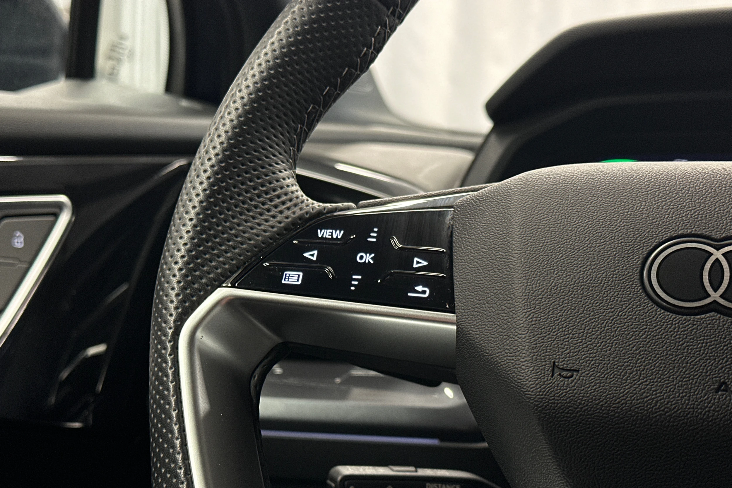 sininen Audi Q4 e-tron 2024 kuva 17.