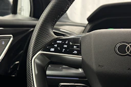 sininen Audi Q4 e-tron 2024 kuva 17.