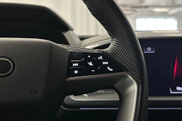 sininen Audi Q4 e-tron 2024 kuva 18.