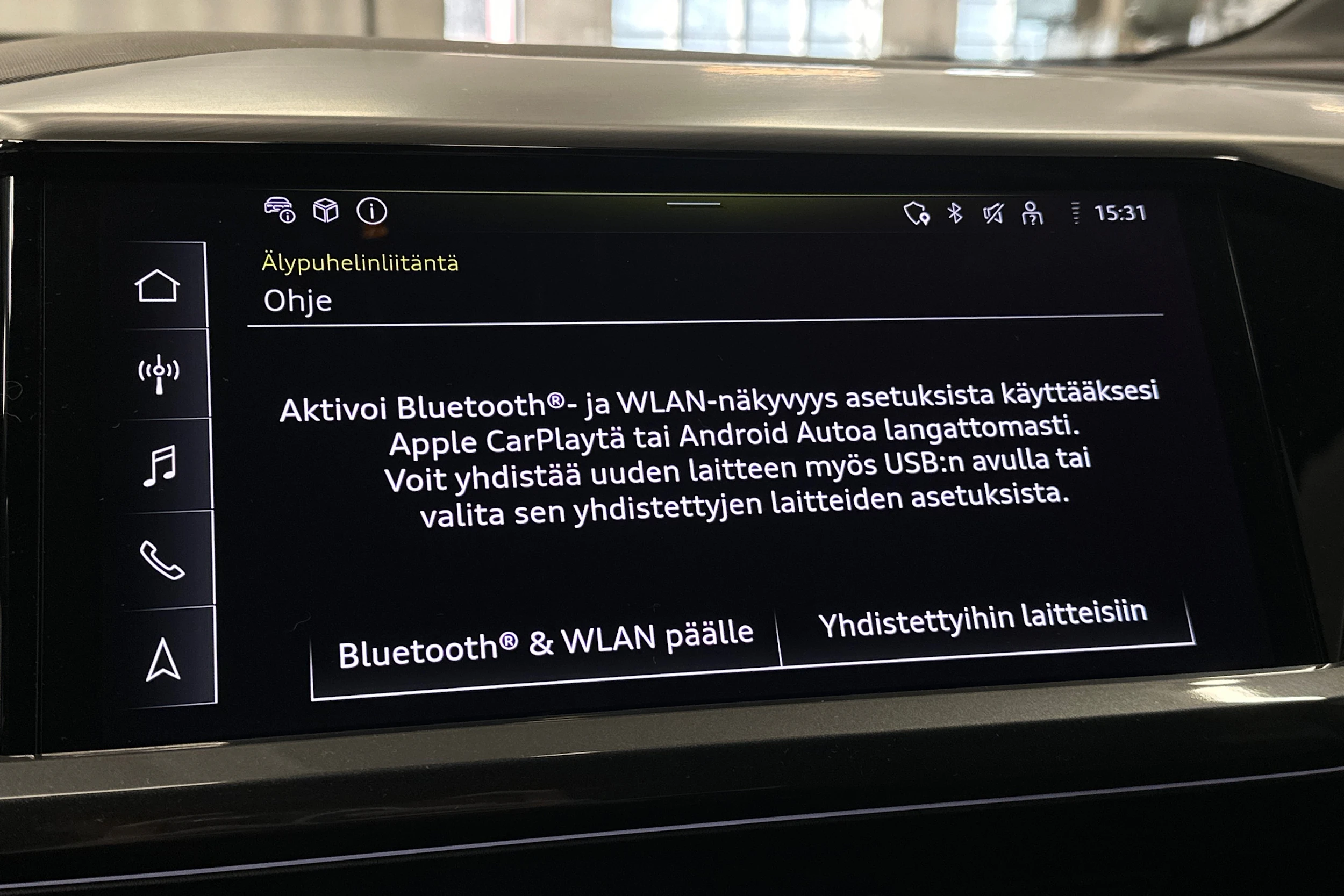 sininen Audi Q4 e-tron 2024 kuva 20.