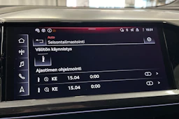 sininen Audi Q4 e-tron 2024 kuva 21.