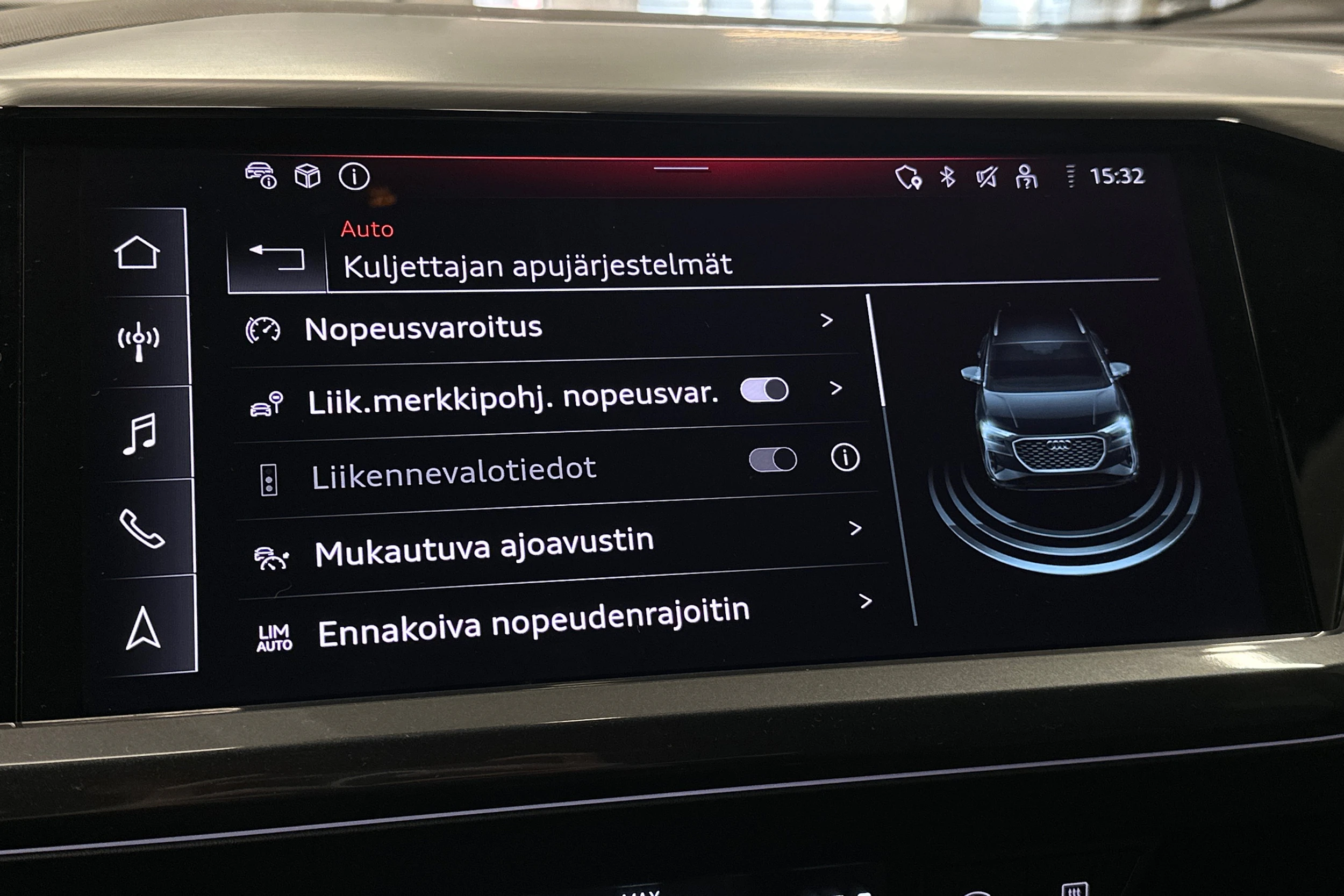 sininen Audi Q4 e-tron 2024 kuva 22.