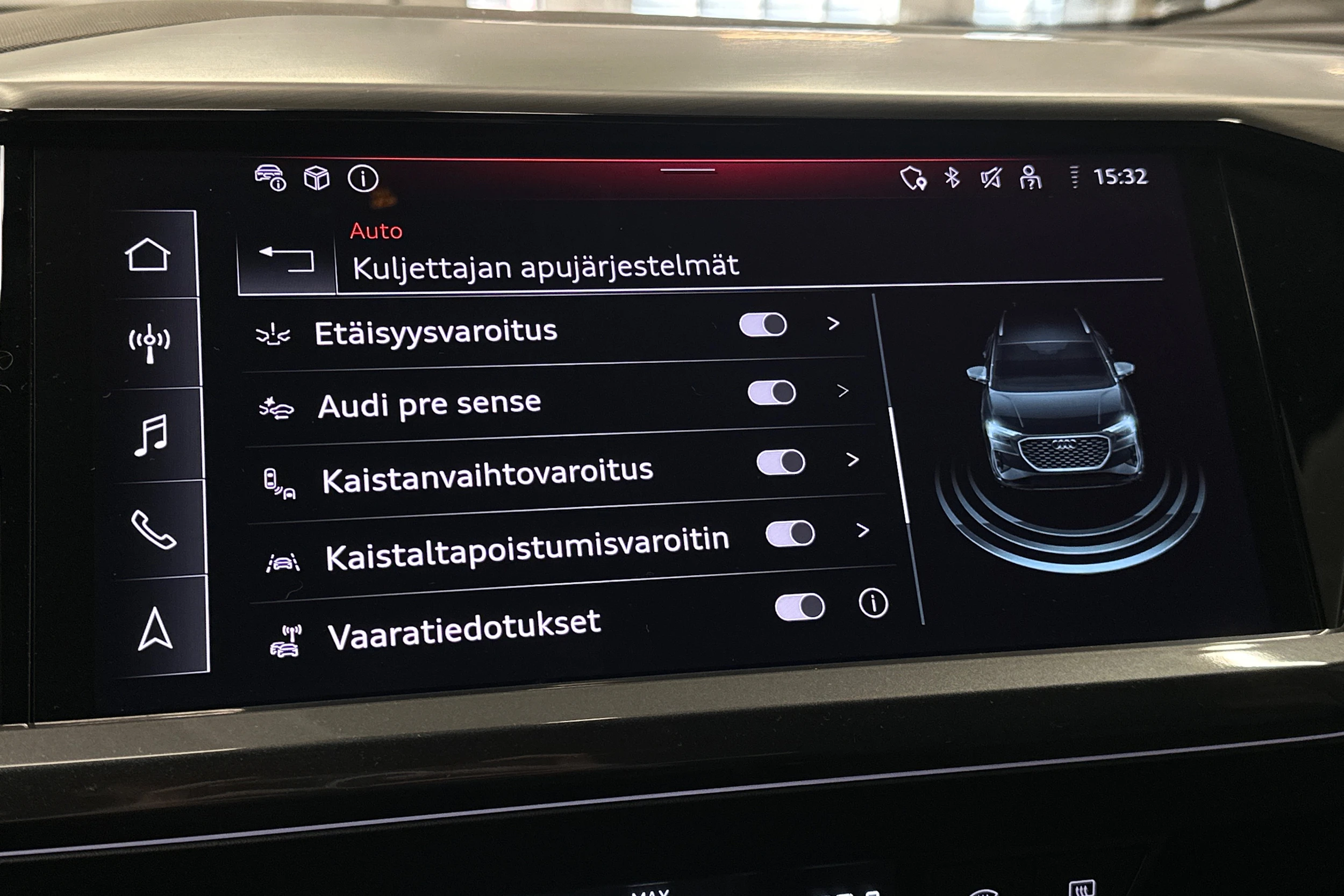 sininen Audi Q4 e-tron 2024 kuva 23.