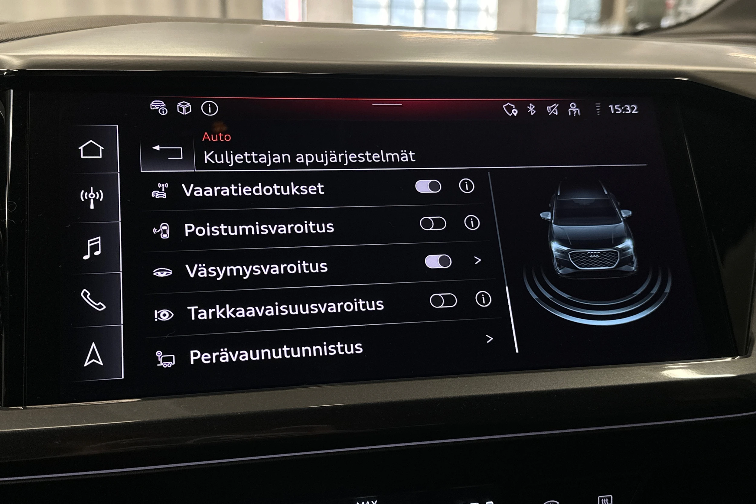 sininen Audi Q4 e-tron 2024 kuva 24.