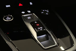 sininen Audi Q4 e-tron 2024 kuva 26.