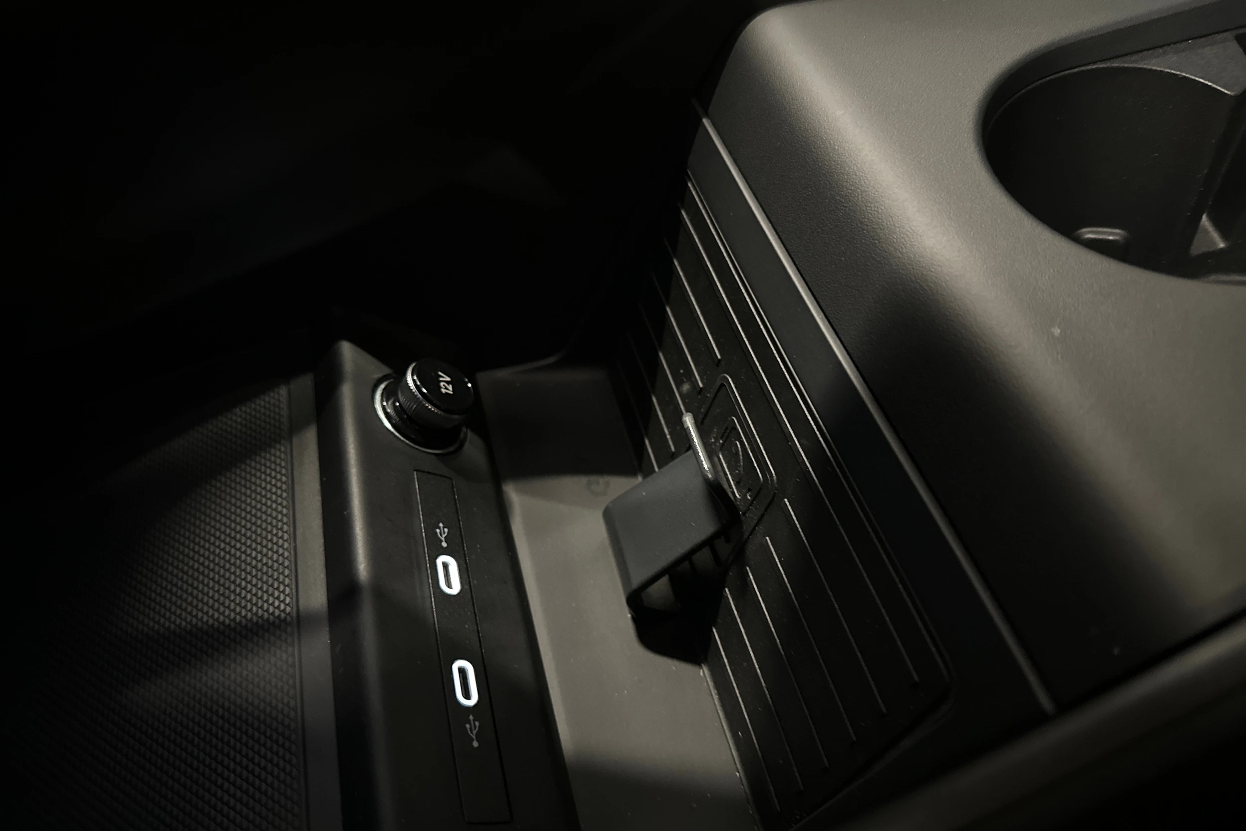 sininen Audi Q4 e-tron 2024 kuva 27.