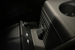 sininen Audi Q4 e-tron 2024 kuva 27.