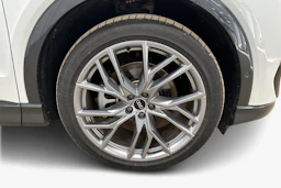 valkoinen Audi Q4 e-tron 2024 kuva 9.