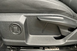 valkoinen Audi Q4 e-tron 2024 kuva 12.