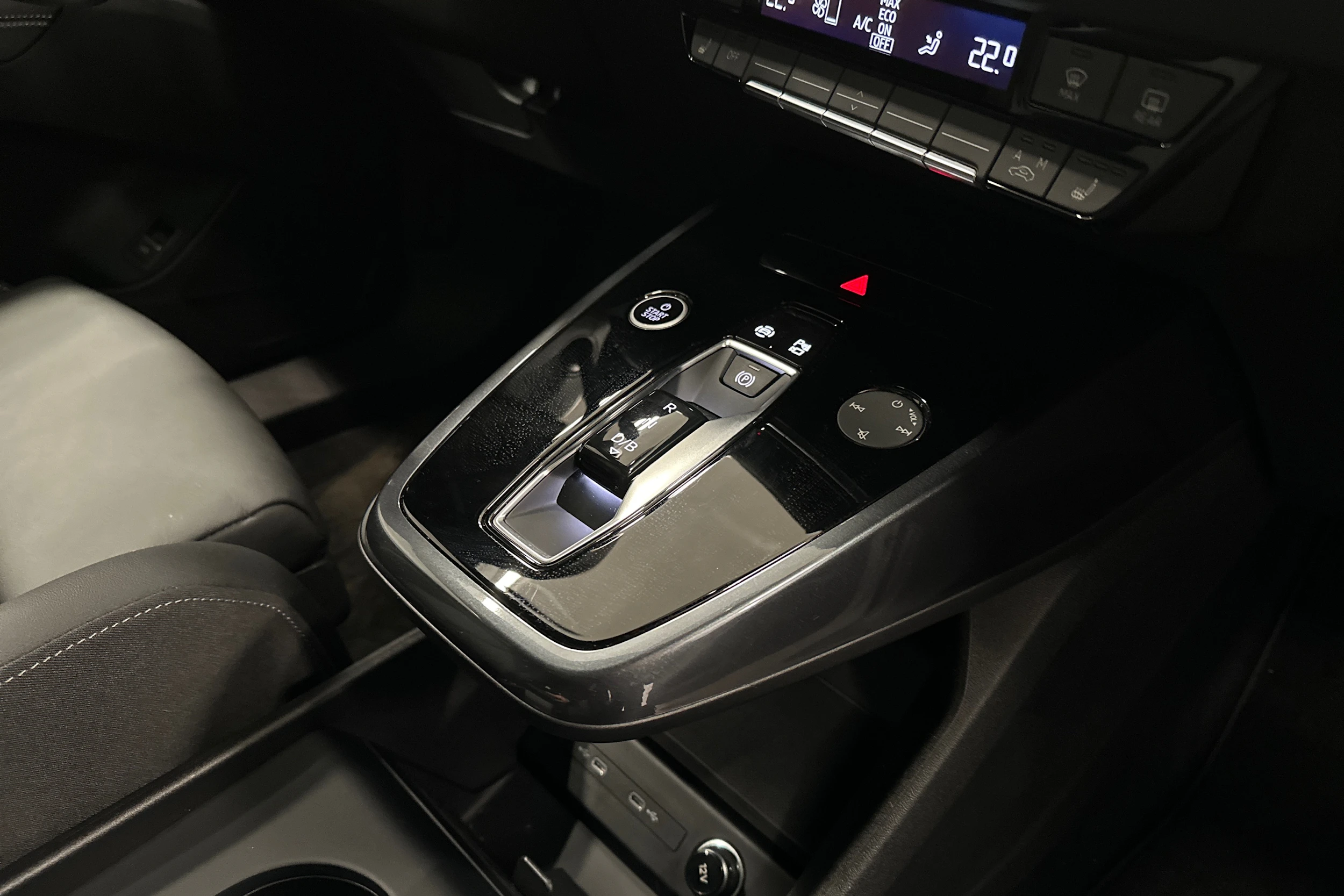 valkoinen Audi Q4 e-tron 2024 kuva 15.