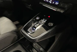 valkoinen Audi Q4 e-tron 2024 kuva 15.