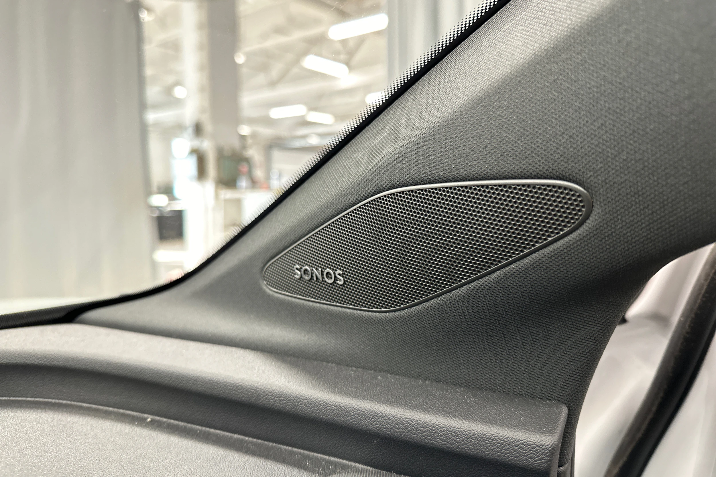 valkoinen Audi Q4 e-tron 2024 kuva 16.