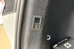 valkoinen Audi Q4 e-tron 2024 kuva 19.