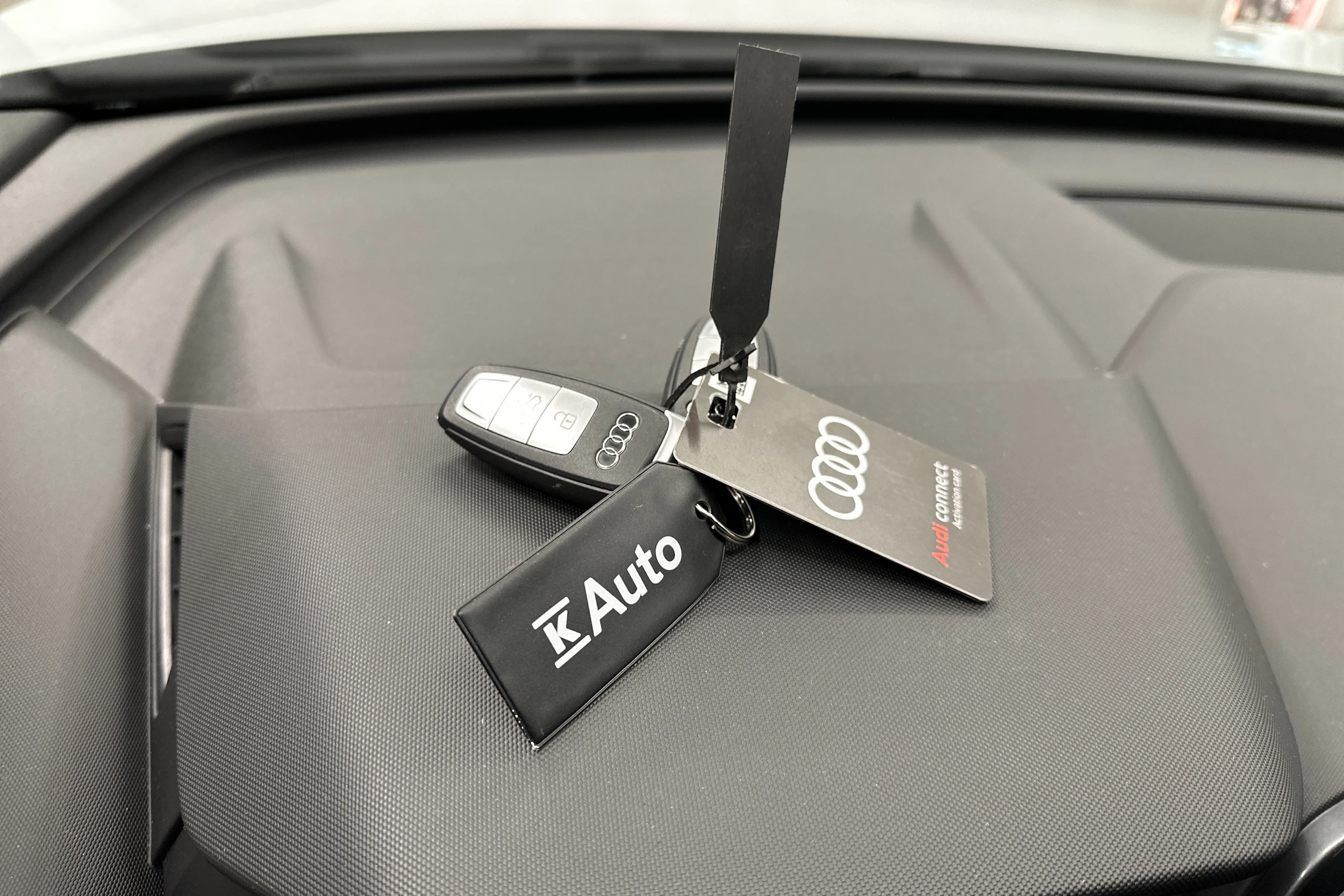 valkoinen Audi Q4 e-tron 2024 kuva 21.