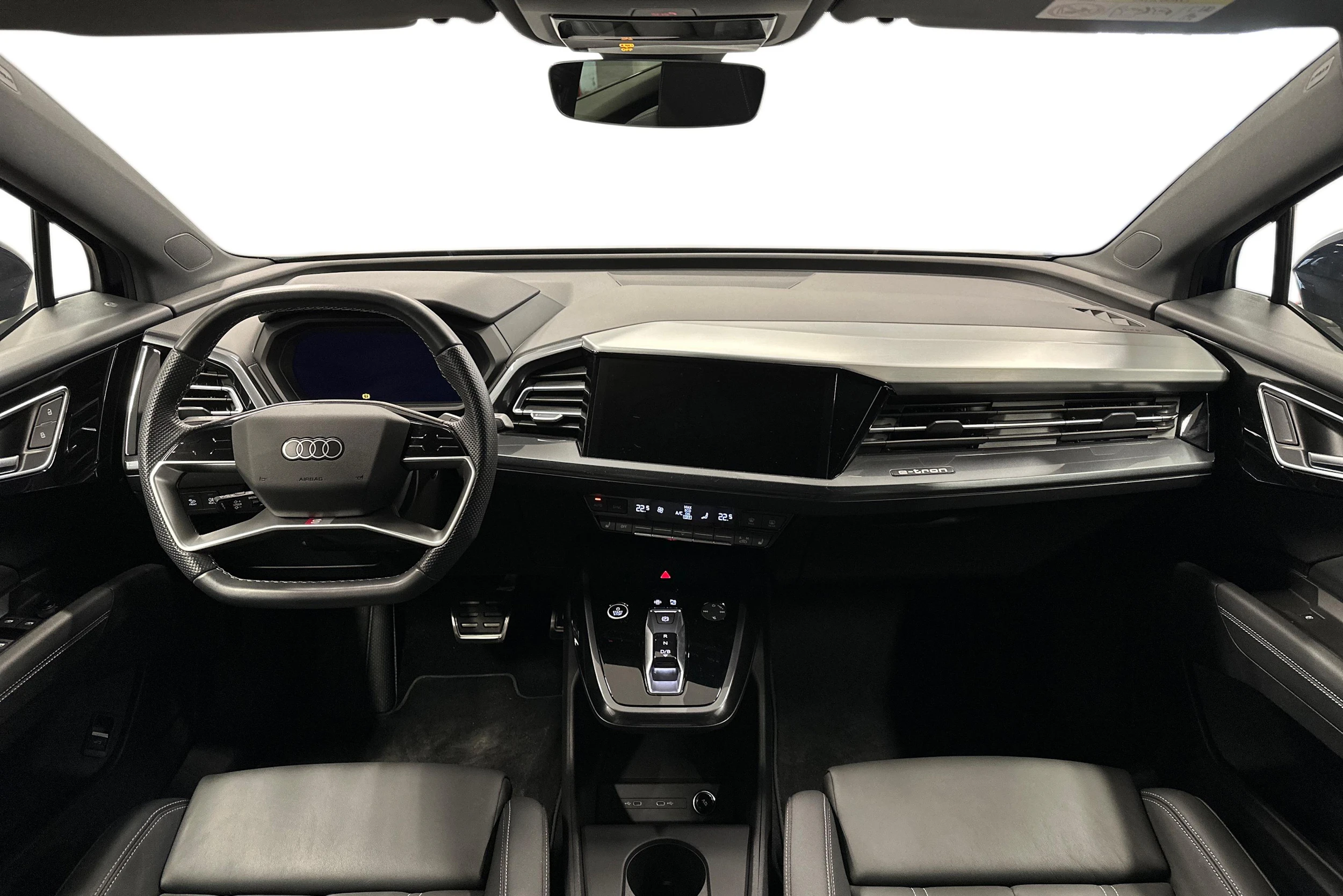 sininen Audi Q4 e-tron 2024 kuva 7.