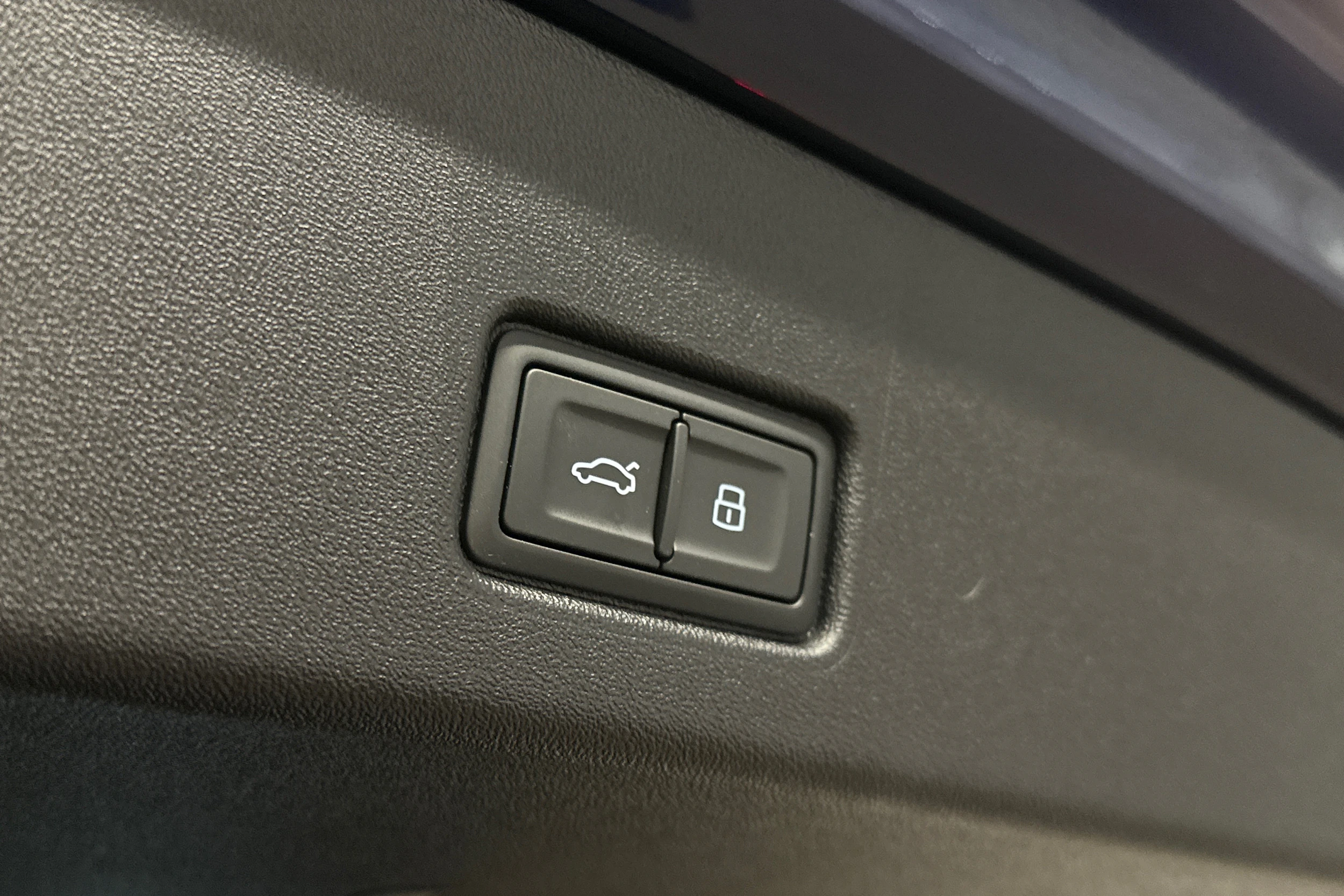 sininen Audi Q4 e-tron 2024 kuva 12.