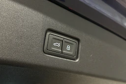 sininen Audi Q4 e-tron 2024 kuva 12.