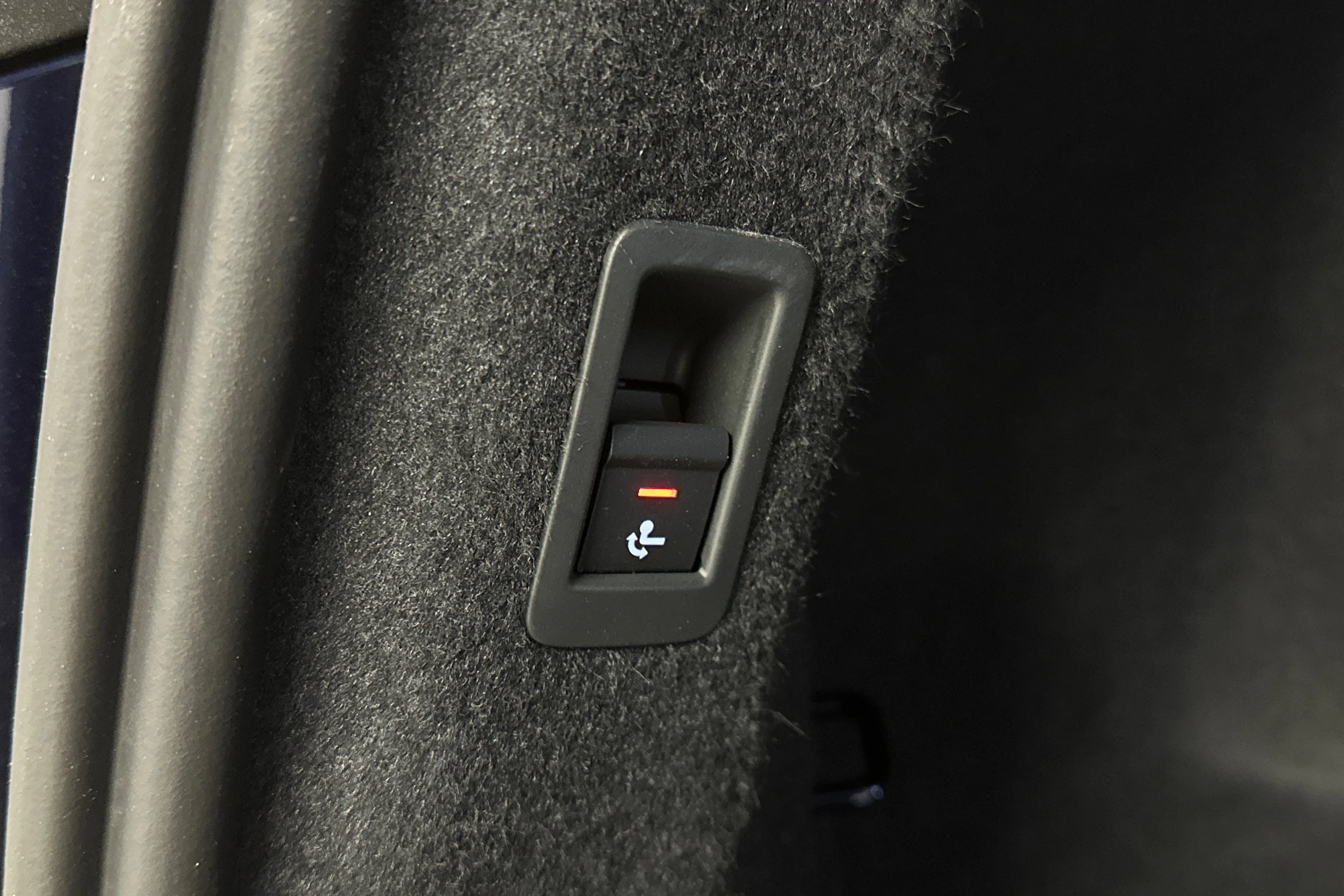 sininen Audi Q4 e-tron 2024 kuva 13.