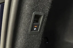 sininen Audi Q4 e-tron 2024 kuva 13.