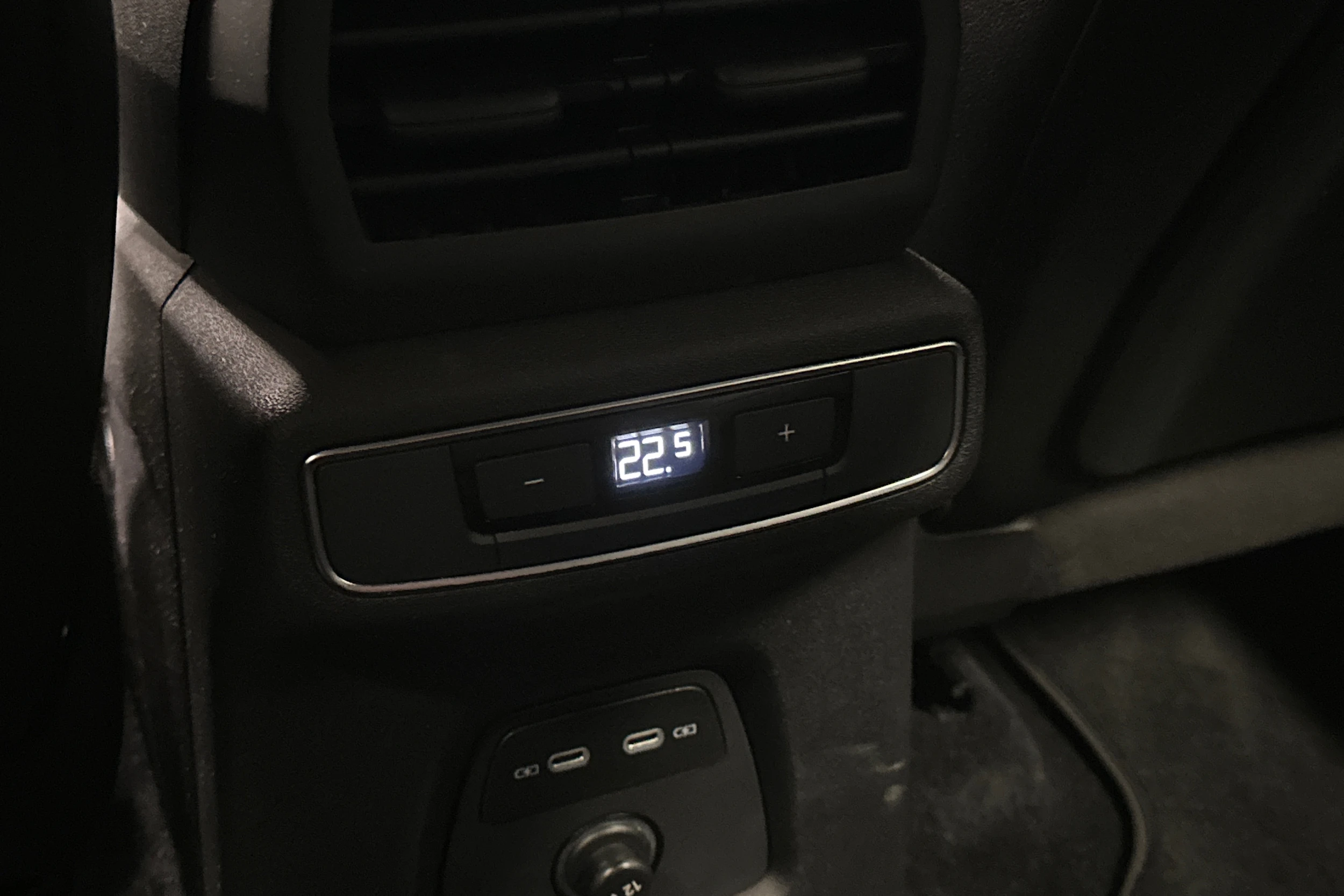 sininen Audi Q4 e-tron 2024 kuva 14.