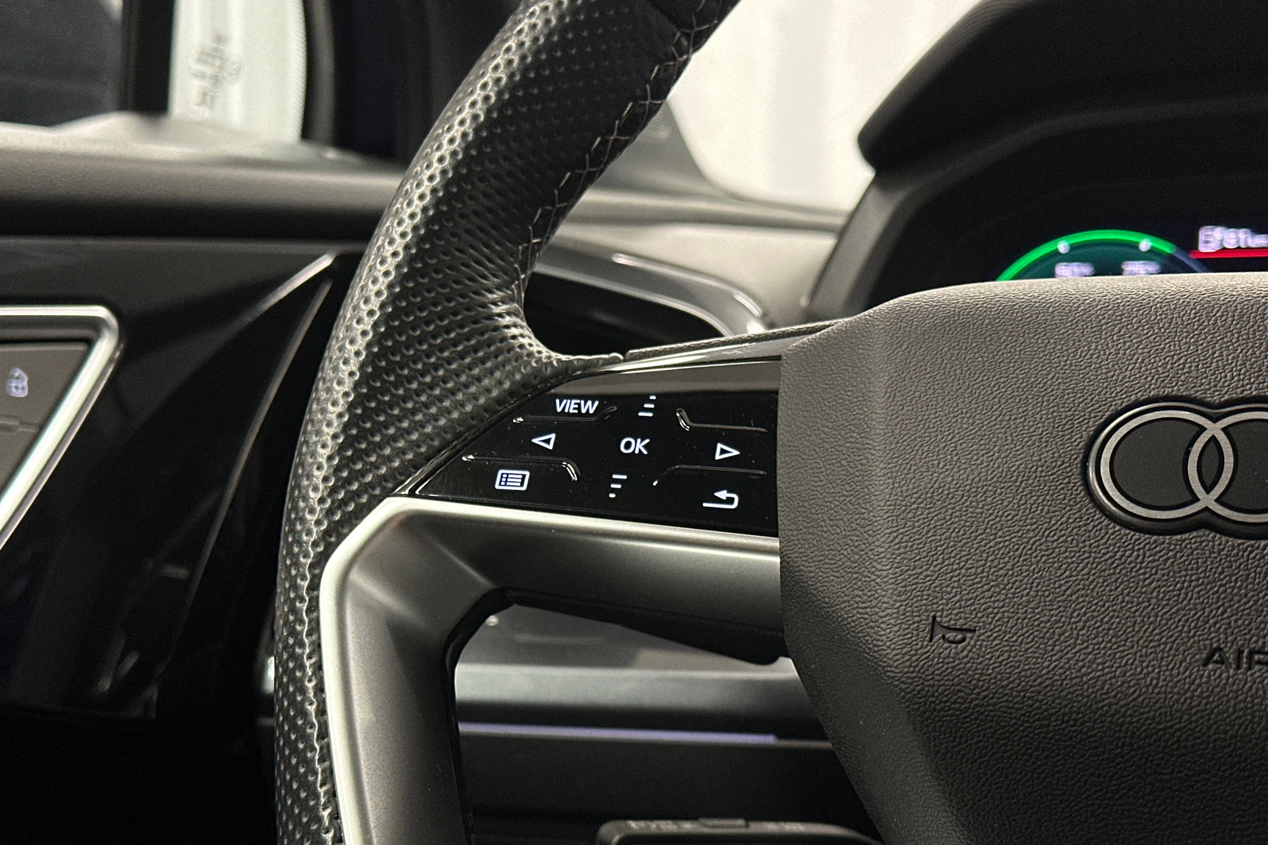 sininen Audi Q4 e-tron 2024 kuva 17.