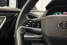 sininen Audi Q4 e-tron 2024 kuva 17.