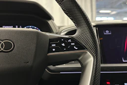 sininen Audi Q4 e-tron 2024 kuva 18.