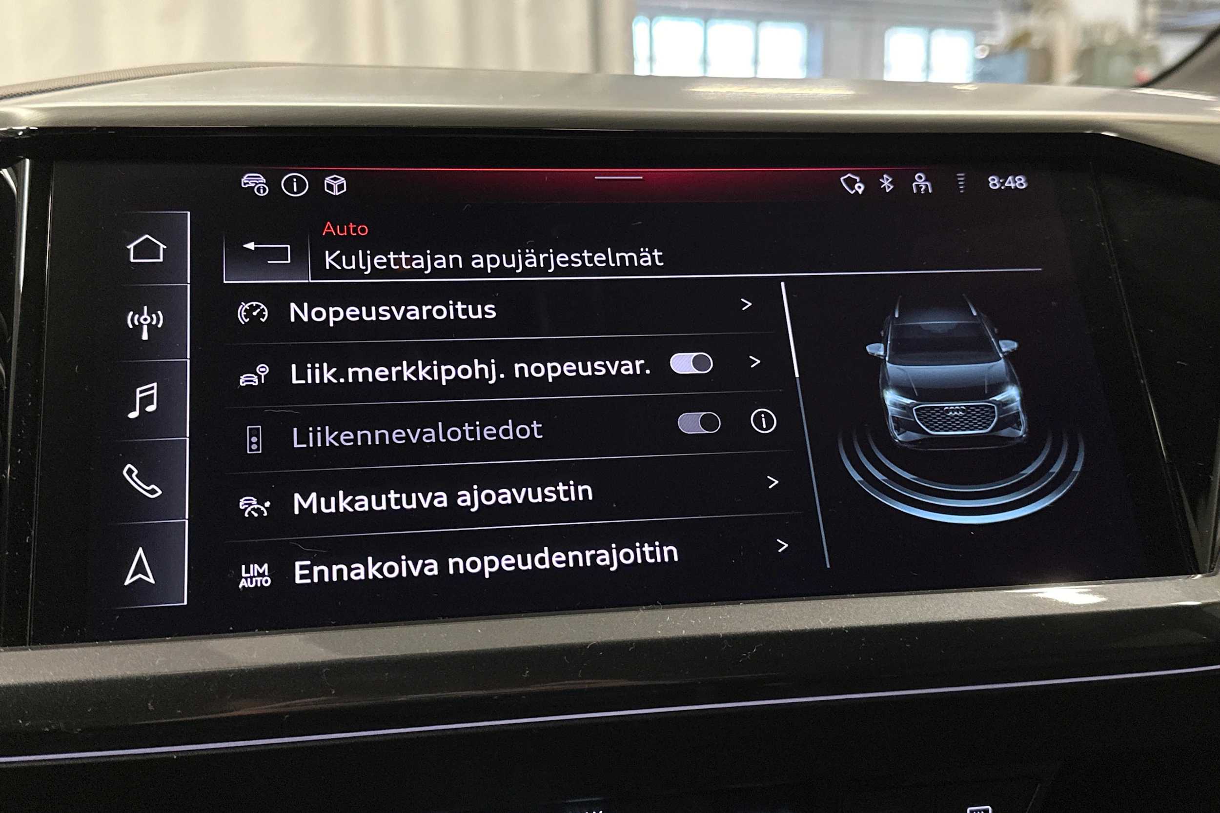 sininen Audi Q4 e-tron 2024 kuva 22.