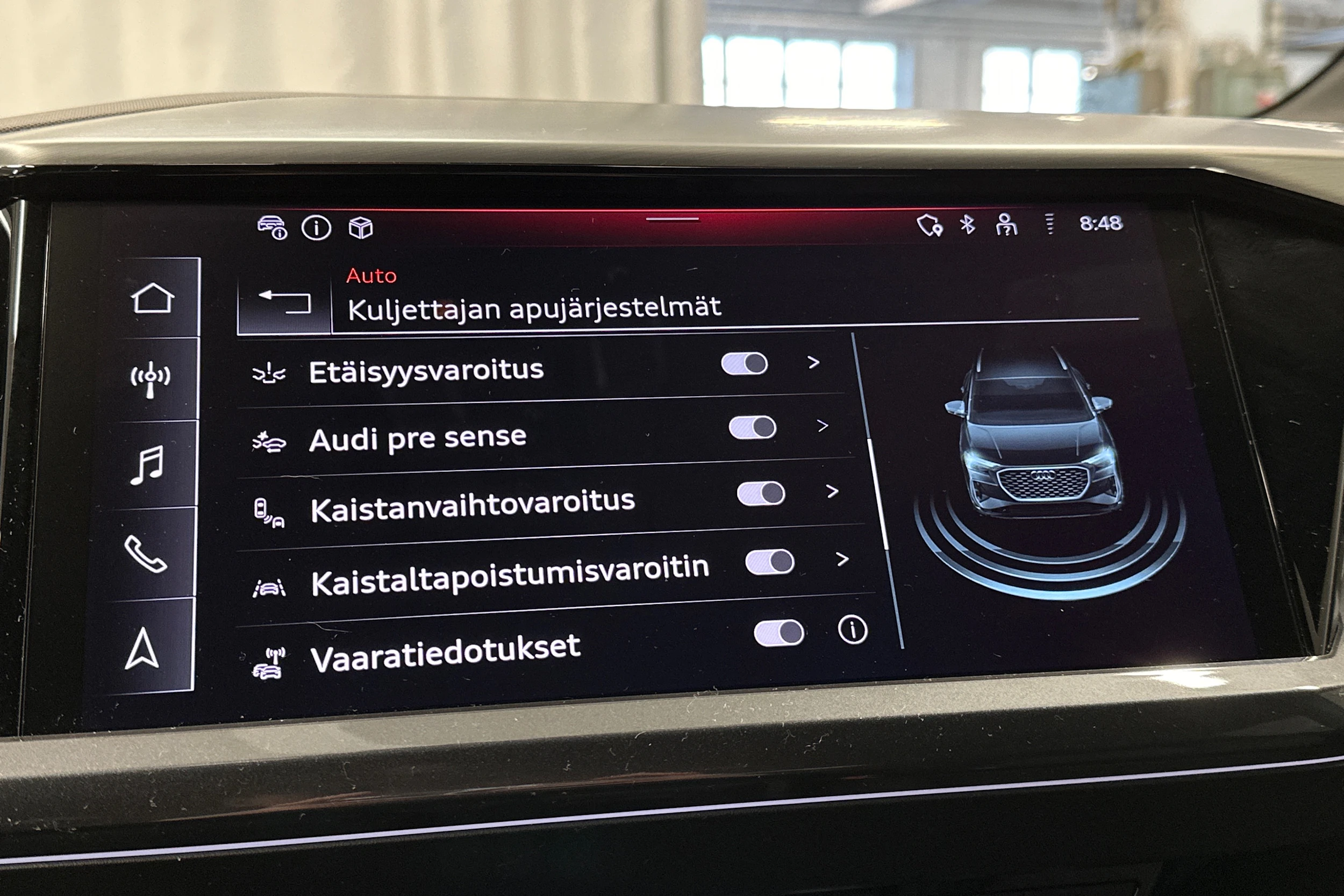 sininen Audi Q4 e-tron 2024 kuva 23.