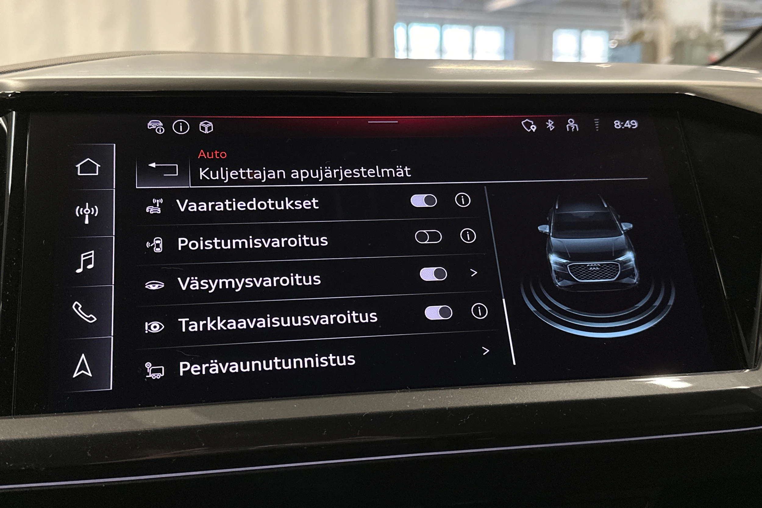 sininen Audi Q4 e-tron 2024 kuva 24.