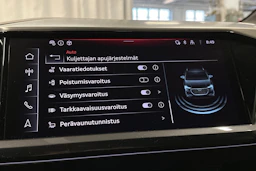 sininen Audi Q4 e-tron 2024 kuva 24.